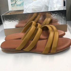 HP ♥️ Andre Assous Nalia sandals